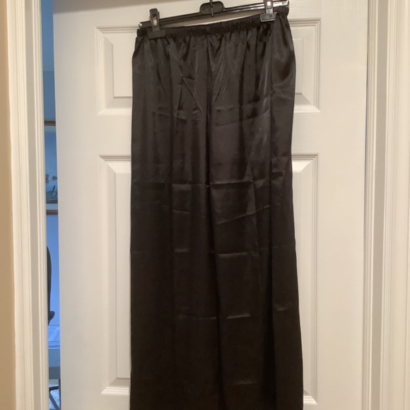 Beautiful satin pants size M - Picture 2 of 2